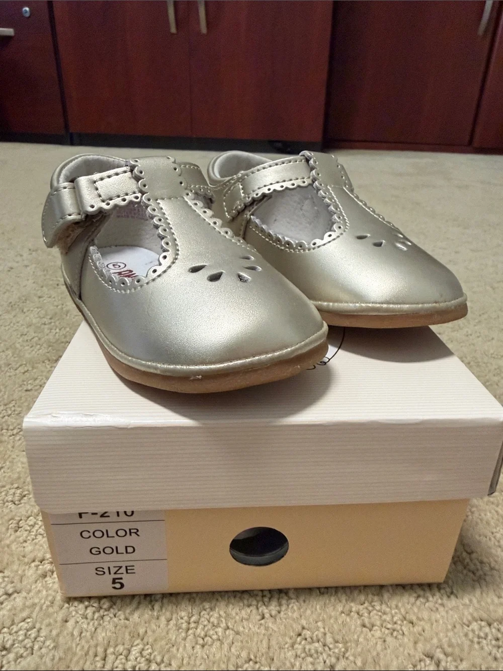 L’Amour Metallic Gold Toddler Mary Janes (Size 5)